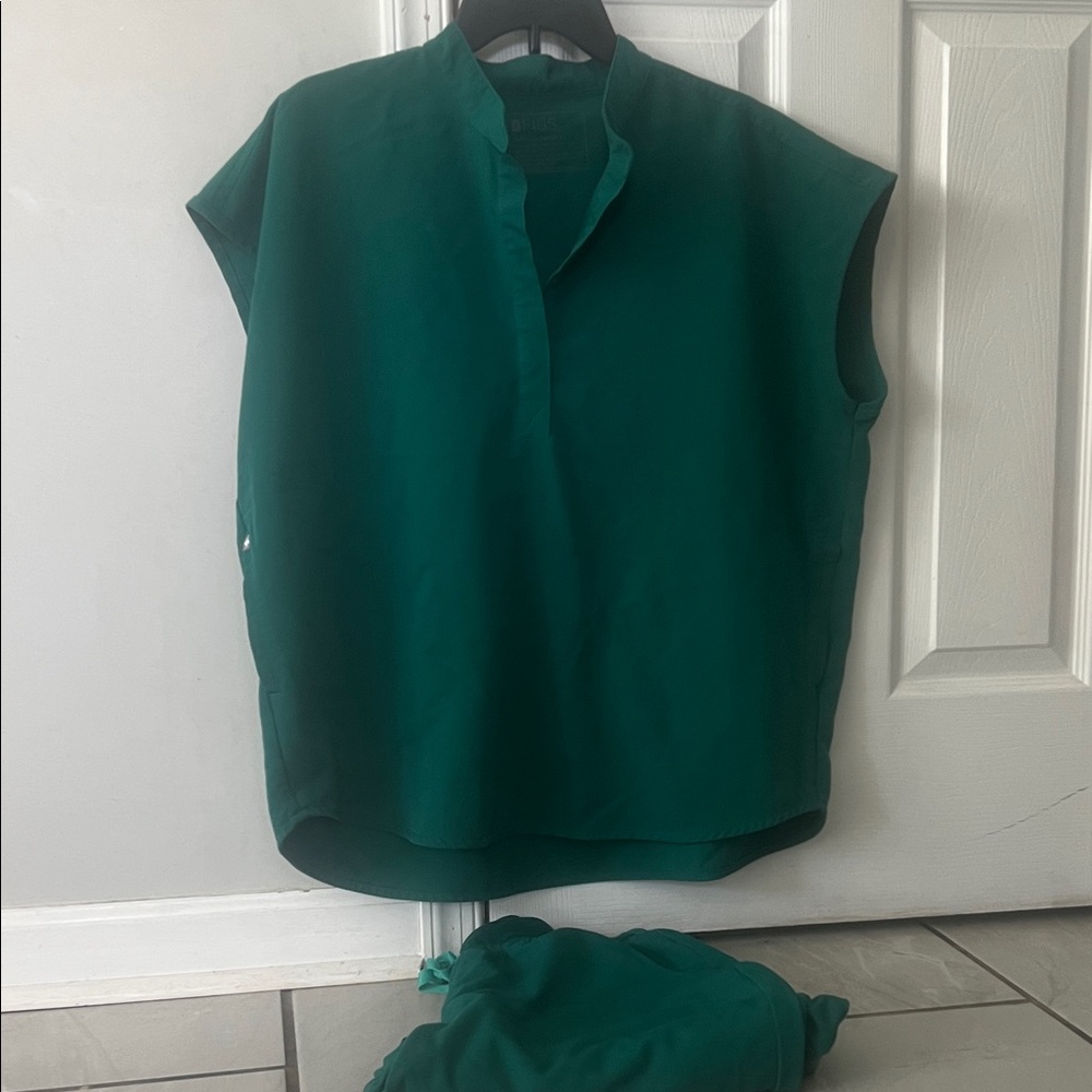 Figs Green Top and bottom